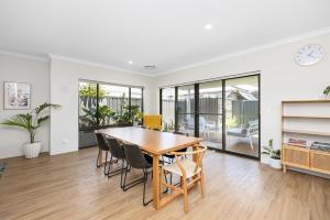 Family Friendly Close 2 Airport, Optus, Crown & City