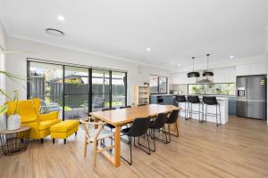 Family Friendly Close 2 Airport, Optus, Crown & City