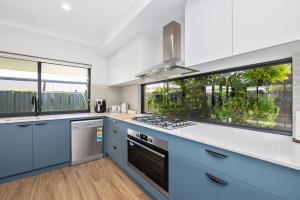 Family Friendly Close 2 Airport, Optus, Crown & City