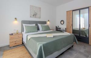 Amazing Home In Nin With Sauna