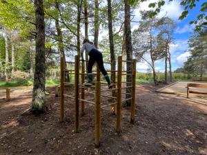 Maisons de vacances Golf, Bain a Remous, Piscine et Activites Ludiques : Lodge de Luxe pour 4 Adultes + 2 Enfants - FR-1-582-368 : photos des chambres