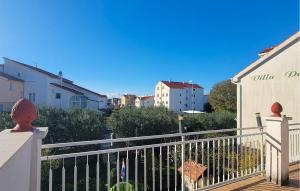 Cozy Apartment In Srima With Wifi