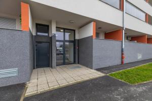 Apartments with a parking space Zagreb - 22577 