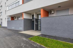 Apartments with a parking space Zagreb - 22577 