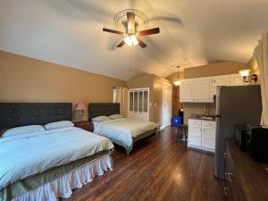 THE RED STAR room E
