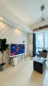 BEAUTIFUL and SPACIOUS 2 REAL BEDROOMS 2 BATHROOMS IN BGC GLOBAL CITY