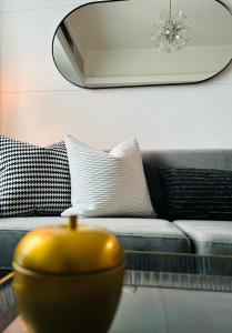 BEAUTIFUL and SPACIOUS 2 REAL BEDROOMS 2 BATHROOMS IN BGC GLOBAL CITY