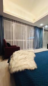 BEAUTIFUL and SPACIOUS 2 REAL BEDROOMS 2 BATHROOMS IN BGC GLOBAL CITY