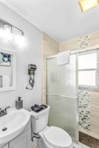 King bd Charming 2-Storey Cottage w PrivateYard