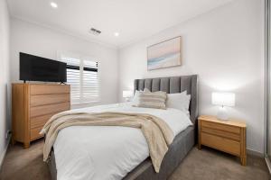 Vera—Chic Coastal Living close to Everything