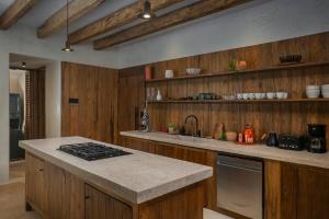 Boho Chic 3BR Villa, La Veleta, Rooftop & Private Pool