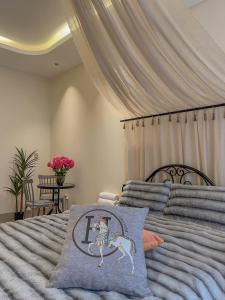 Luxury 5 bedrooms 7 beds townhouse in the city centre