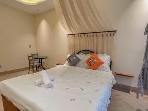 Luxury 5 bedrooms 7 beds townhouse in the city centre