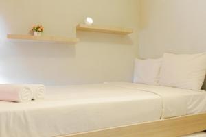 Fresh and Bright Studio Room at Nifarro Park Apartment By Travelio