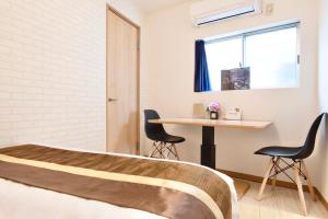 Tsudoi 集 - 5 Bed Rooms, 11 PAX, 2 Bathrooms, 1hr to KIX, 30min to Namba, 2-bldg Connecting House, Self-check-in Property, Quiet Neighborhood Stay, Perfect for Families & Business Guests, Extended Stay Perks