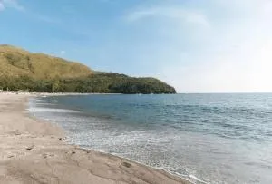 RedDoorz Hostel at Megans Paradisio Beach Resort - 奥隆阿波