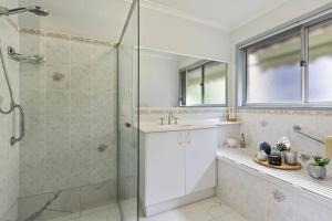 Sapphire Belle - Views