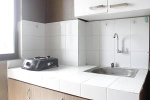 Minimalist Studio Room at Gateway Ahmad Yani Cicadas Apartment By Travelio