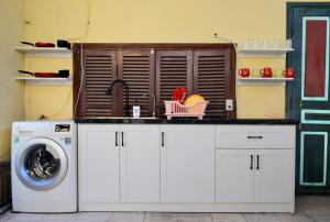 LushStay Abode - Hanoi Train Street