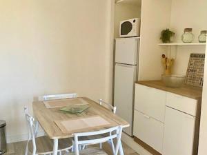 Studio confortable avec balcon, WIFI, proche cures - FR-1-703-190