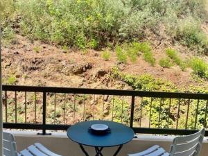 Studio confortable avec balcon, WIFI, proche cures - FR-1-703-190