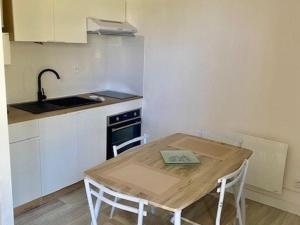 Studio confortable avec balcon, WIFI, proche cures - FR-1-703-190