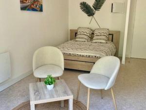 Appartements Studio confortable avec balcon, WIFI, proche cures - FR-1-703-190 : photos des chambres