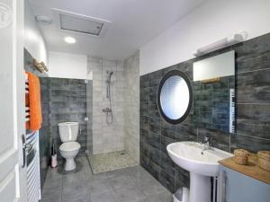 Chalets confortables en bord détang avec terrasse, parc, activités et spa optionnel ! - FR-1-496-77