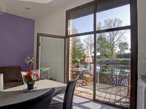 Cabane insolite sur étang, 2 à 4 pers, animaux admis - FR-1-496-83