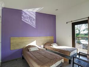 Cabane insolite sur étang, 2 à 4 pers, animaux admis - FR-1-496-83