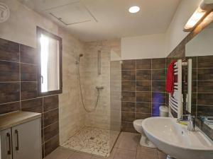 Chalet en bord détang avec terrasse, animaux acceptés - FR-1-496-78