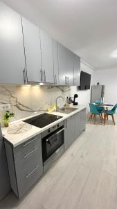 Modern Escape Cetate