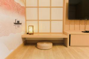 Japanese Cozy Style Studio at Bintaro Embarcadero Apartment By Travelio
