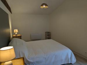 Maisons de vacances Gite lumineux avec terrasse, jardin et Wi-Fi proche d'Angouleme, animaux acceptes - FR-1-653-82 : photos des chambres