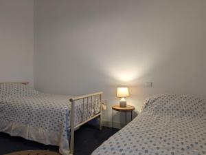 Maisons de vacances Gite lumineux avec terrasse, jardin et Wi-Fi proche d'Angouleme, animaux acceptes - FR-1-653-82 : photos des chambres