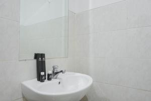 Cozy Studio at Park View Condominium Margonda Apartment By Travelio