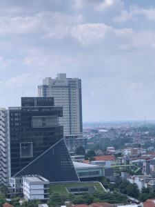 Cozy Studio at Park View Condominium Margonda Apartment By Travelio