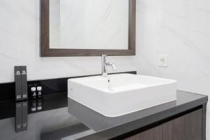 Comfortable and Nice 1BR at Branz BSD Apartment By Travelio