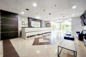 RedDoorz Premium Near Imperium Superblok