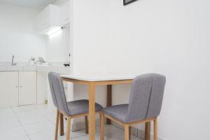 Simply 1BR at Casa De Parco Apartment By Travelio