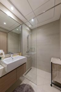 Bright and cozy studio with balcony in Azizi Riviera 33
