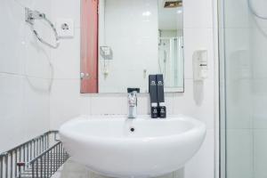 Nice and Private 1BR Apartment at Thamrin Residence By Travelio