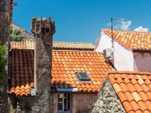 Apartment Taura - Studio Apartment with Balcony and Old City View