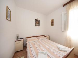 Apartments Mira - One Bedroom Apartment with Balcony A2