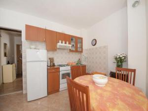 Apartments Mira - One Bedroom Apartment with Balcony A2