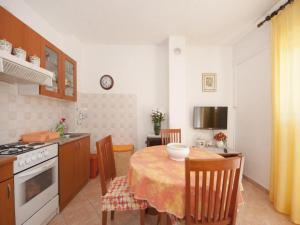 Apartments Mira - One Bedroom Apartment with Balcony A2