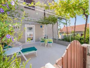 Studio apartment with terrace sea view