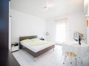 Studio apartment with terrace sea view