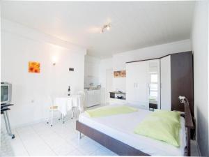 Studio apartment with terrace sea view