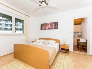 Apartments & Rooms Jokovic-Comfort Studio Apartment with Terrace and Partial Sea View SOBA 1